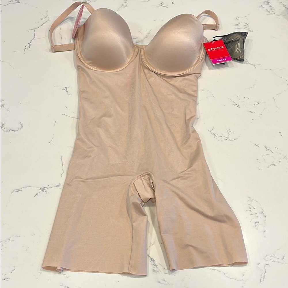 NWT SPANX Nude Shapewear Bodysuit with Molded Cups Size: M